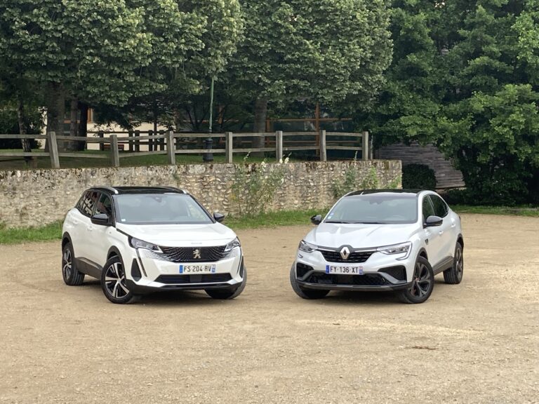 Peugeot 3008 vs Renault Arkana : le combat des SUV tricolores